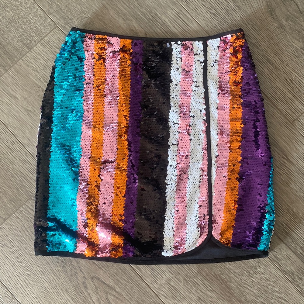 francesca’s sparkly mini skirt, size small. new with tags.